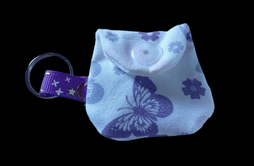 Chiptäschli Schmetterling lila auf weiss